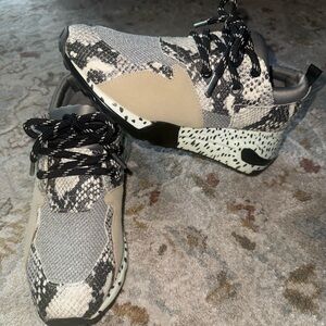 Steve Madden Cliff Natural Snakeskin Sneakers sz 7.5